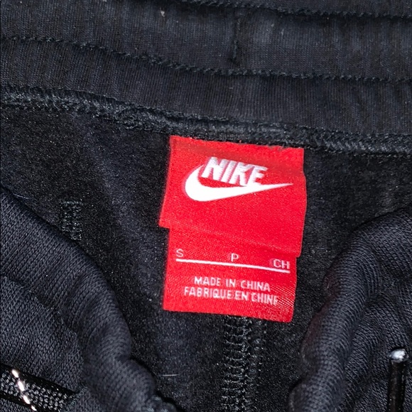 Nike sweatpants with camo pocket in back - Picture 3 of 3